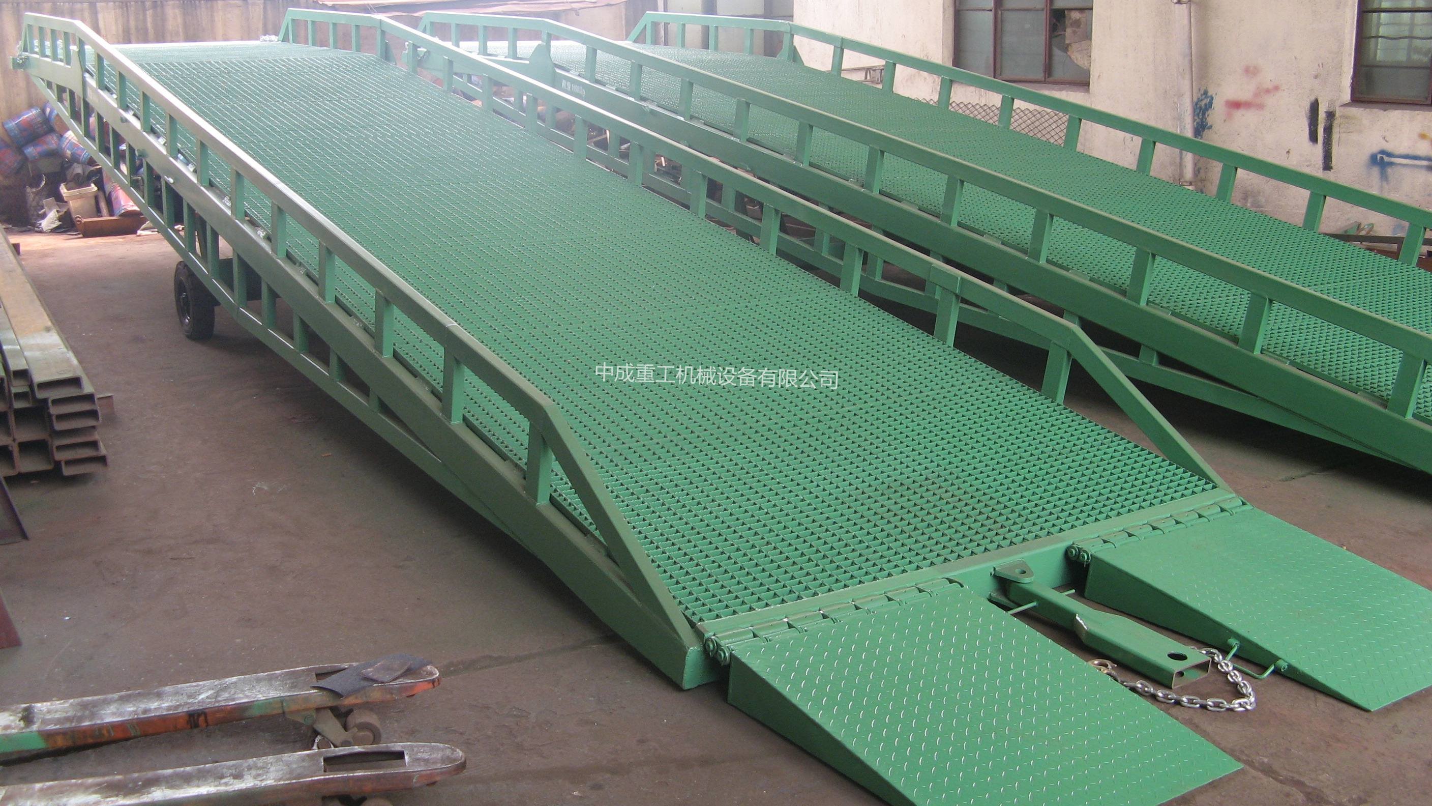 牽引移動(dòng)式登車橋