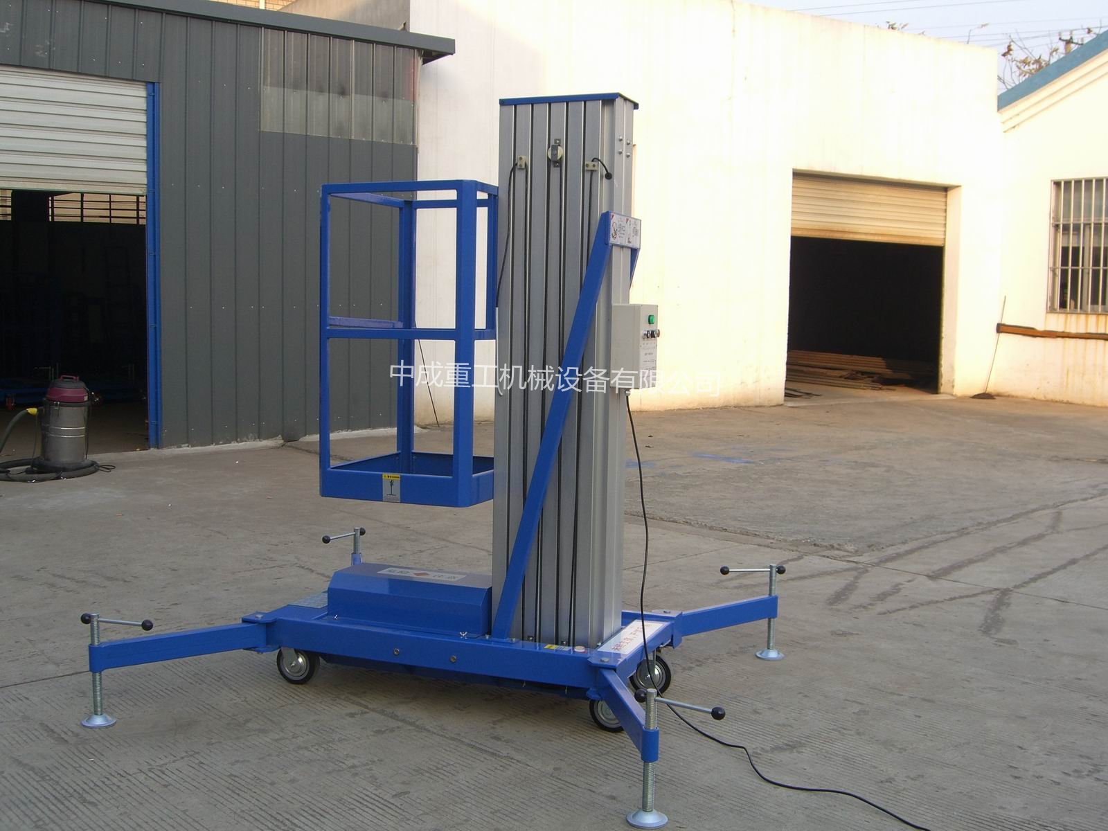 濟南<a href='http://m.sjsx.com.cn/sclifter/' target='_blank'>升降機廠家</a>直銷