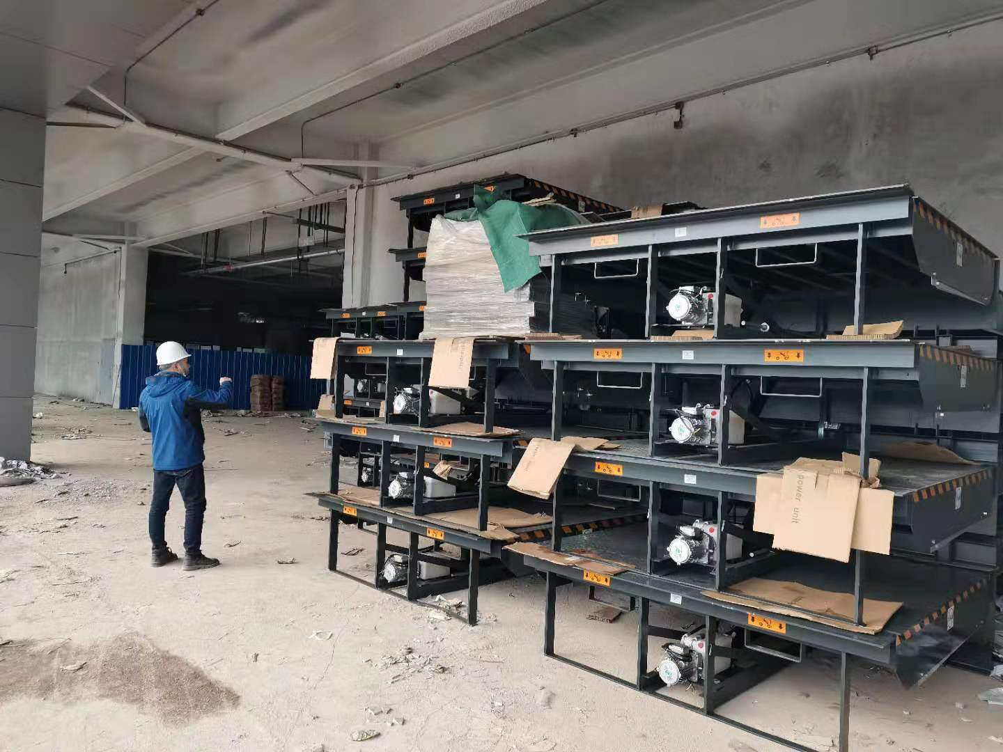 成都登車橋卸貨平臺案例