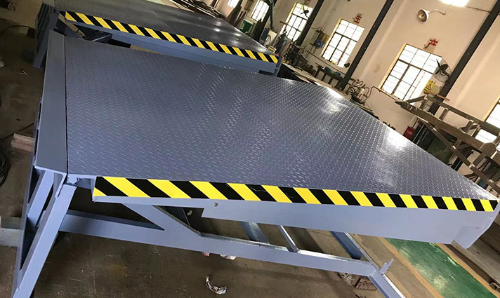 臺(tái)面式登車橋圖片